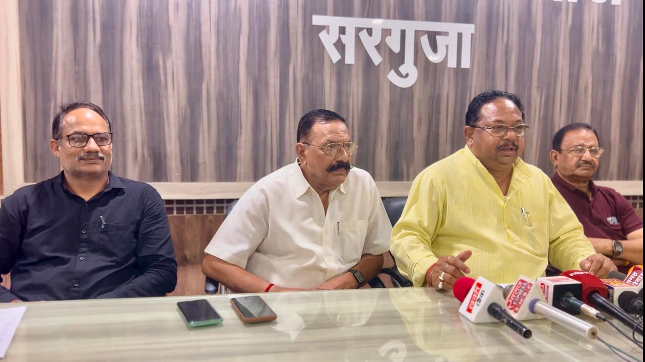 पुत्र मोह में भूपेश ने पूरी कांग्रेस को झोंका- प्रबोध मिंज    आखिर भूपेश के बेटे  कौन से पद पर है जो कांग्रेस कर रही है प्रदर्शन - प्रबोध मिंज    भ्रष्टाचारियों को बचाने प्रदेश की जनता को परेशान किया जा रहा है इसे कहते है चोरी ऊपर से सीना जोरी